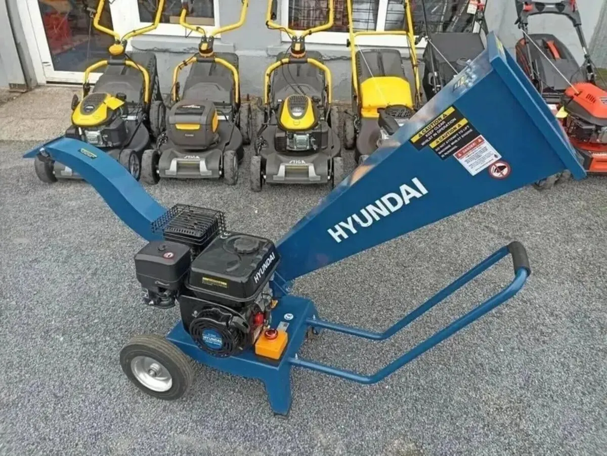 HYUNDAI GARDEN WOOD CHIPPER SHREDDER - FOR SALE - Image 1
