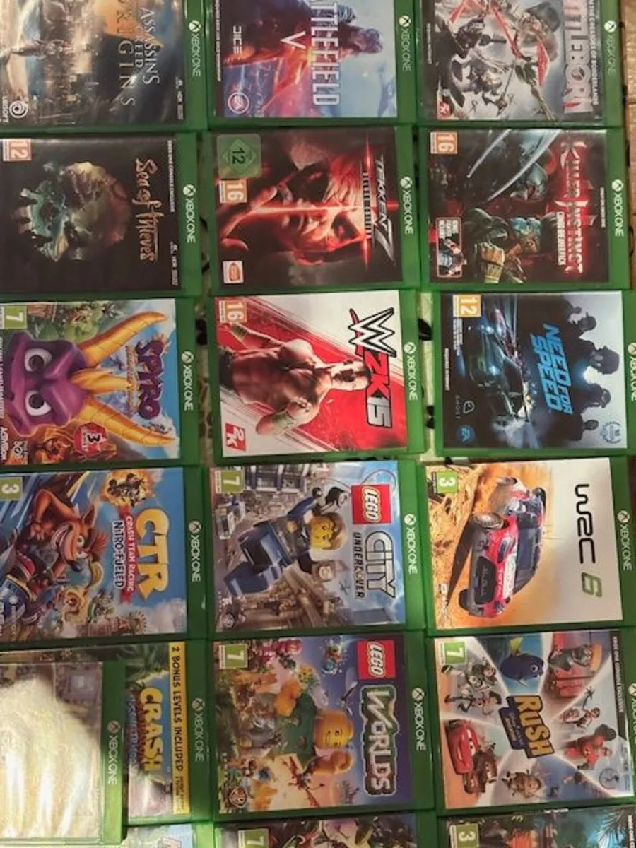 Xbox One bundle with 2 Controllers and 28 games - Image 4