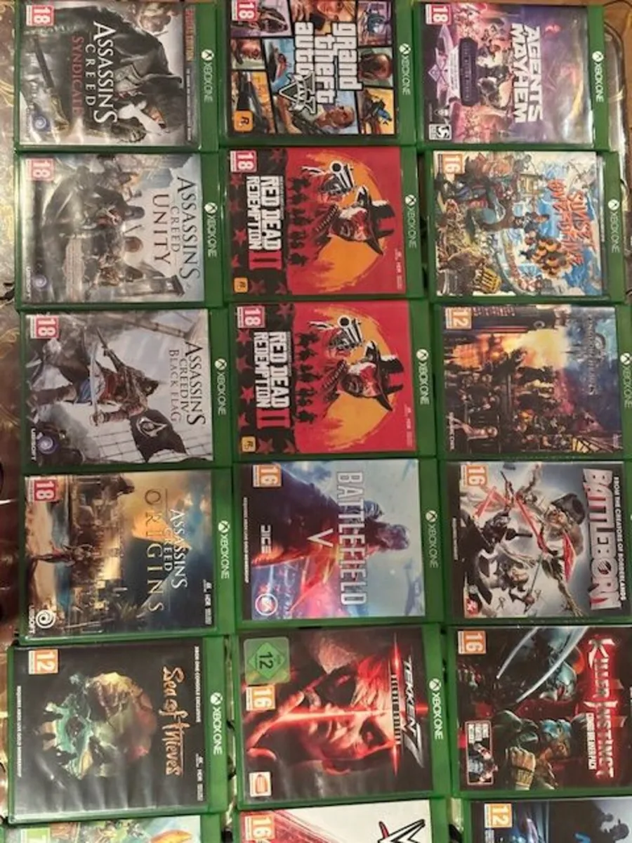 Xbox One bundle with 2 Controllers and 28 games - Image 3