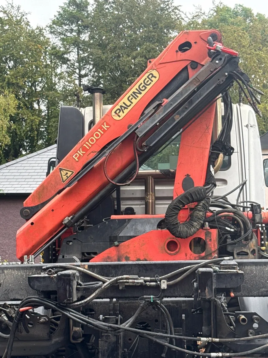 Truck body. Unimog lift arms. Palfinger crane. - Image 1
