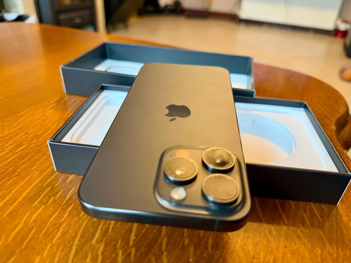 IPhone 15 Promax 512gb not refurb! Like new! - Image 4