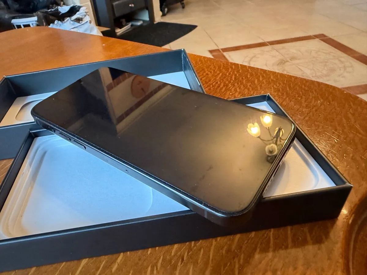 IPhone 15 Promax 512gb not refurb! Like new! - Image 2