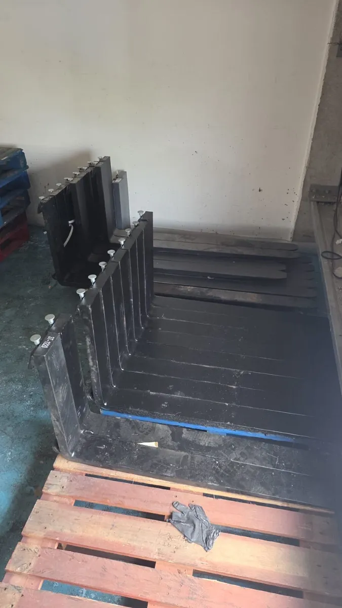 New Forklift Forks 3T 16&20in 920-1820mm from €290 - Image 1