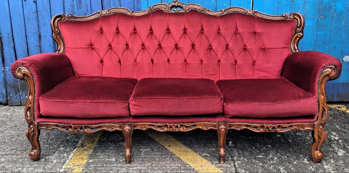 VINTAGE SOFA - Image 1