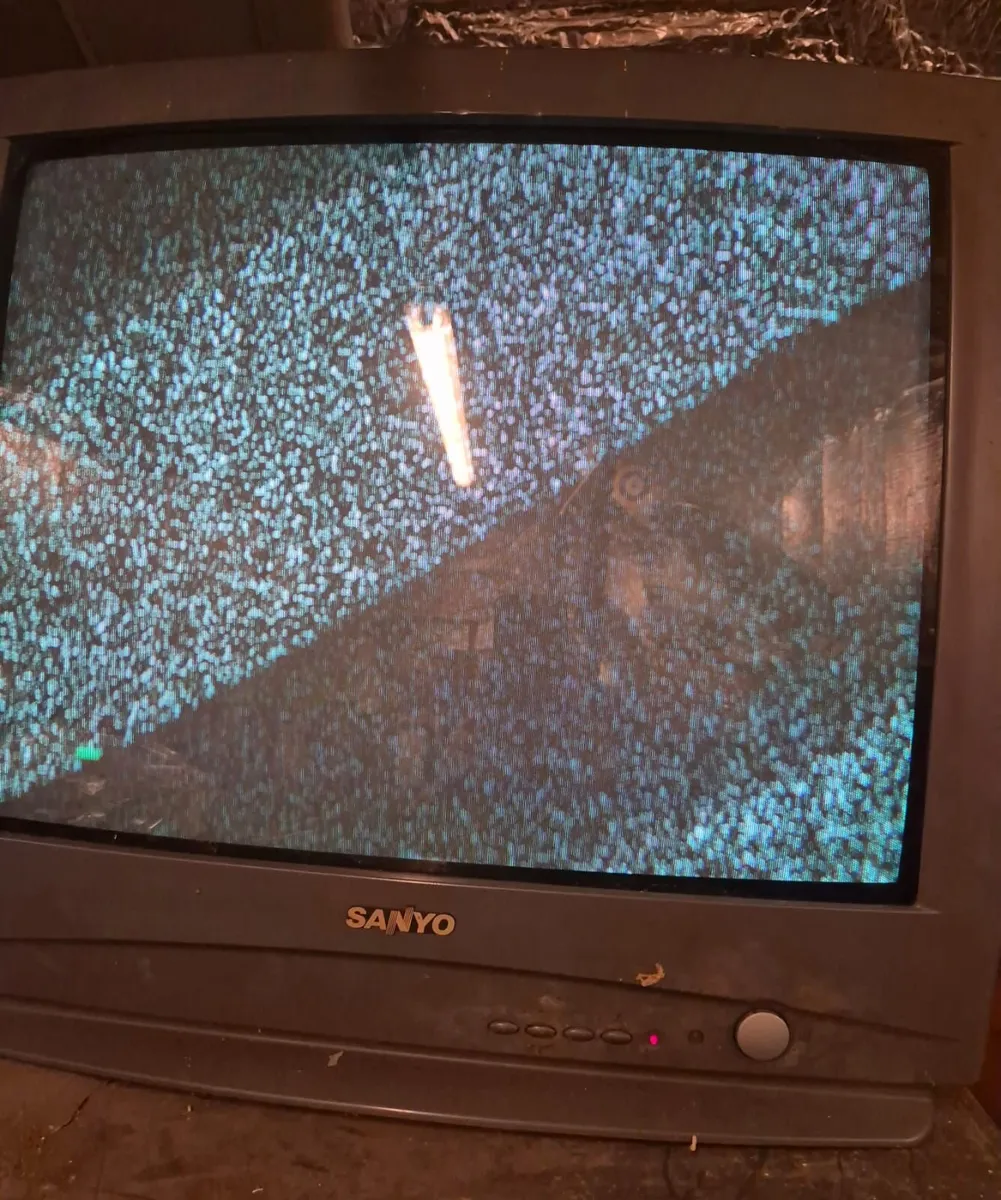 Sanyo 21inch crt tv  retro video game - Image 1