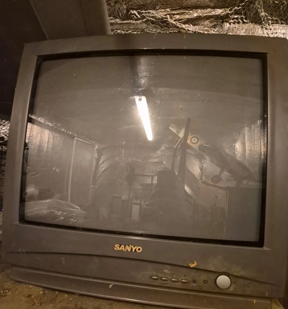 Sanyo 21inch crt tv  retro video game - Image 3