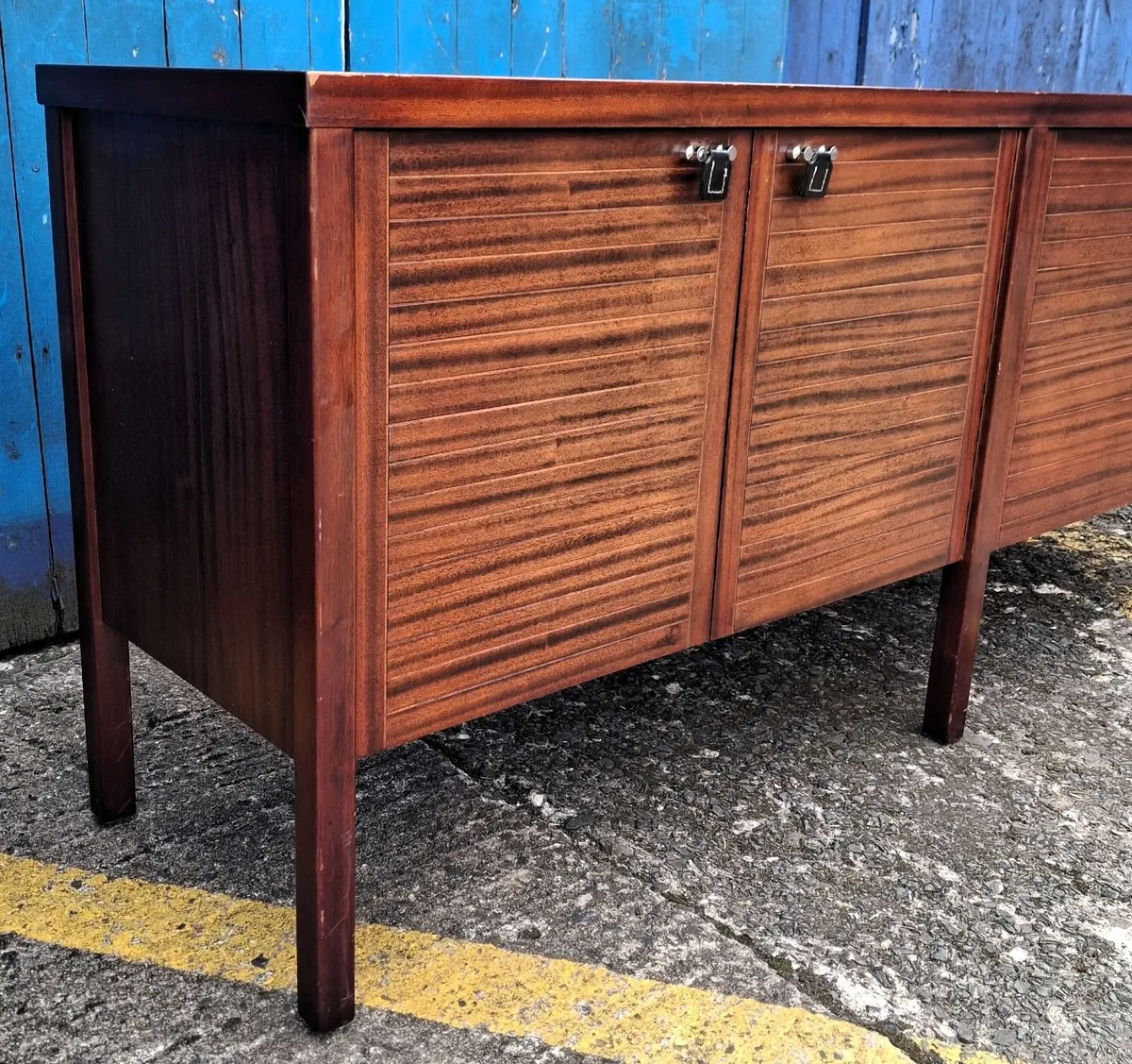MID CENTURY SIDEBOARD - Image 4