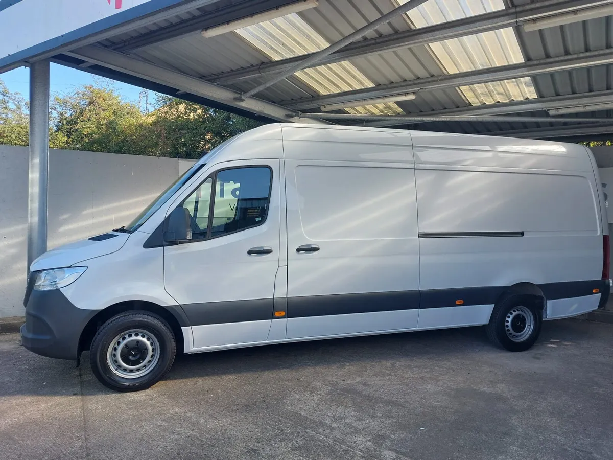 Mercedes-Benz Sprinter 2021 - Image 2