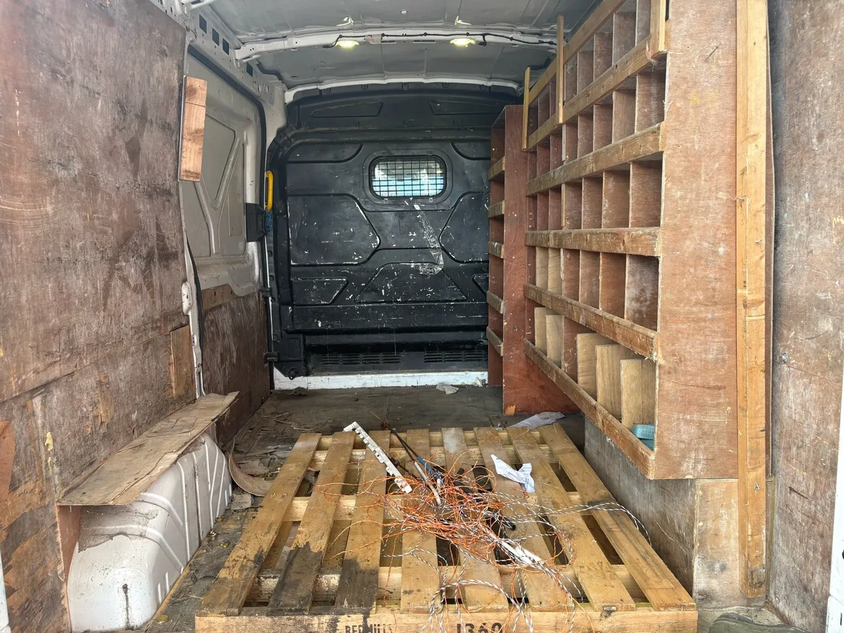 Transit van - Image 4