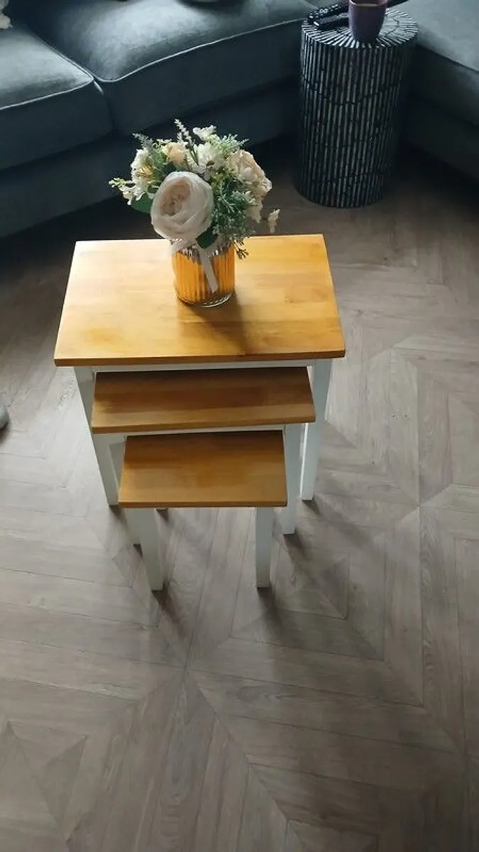 nest of tables - Image 1