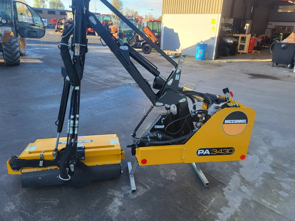 New McConnel PA3430 Hedgecutter - Image 4
