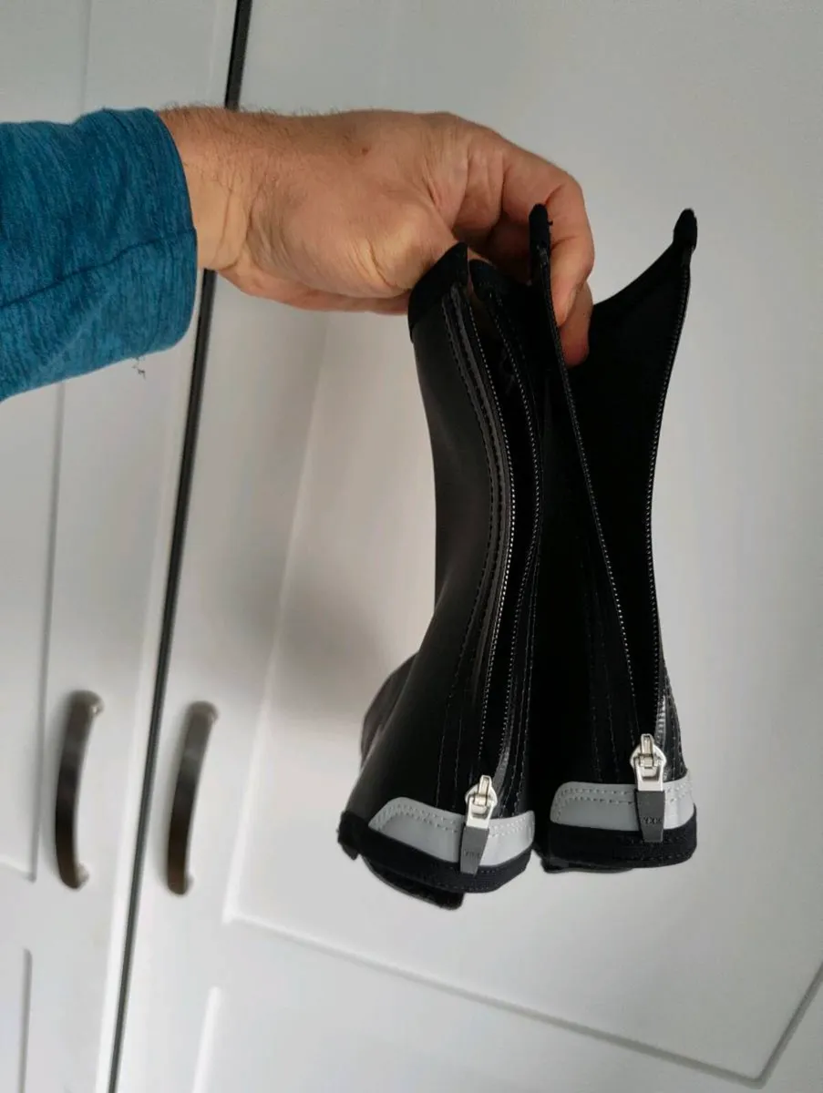 Unused cycling overshoes - Shimano size 6-7 (UK) - Image 4