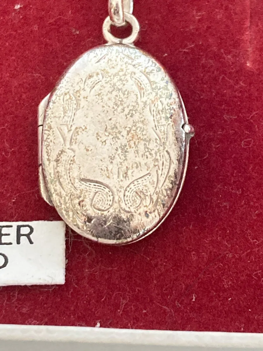 Sterling Silver locket and chain vintage - Image 2