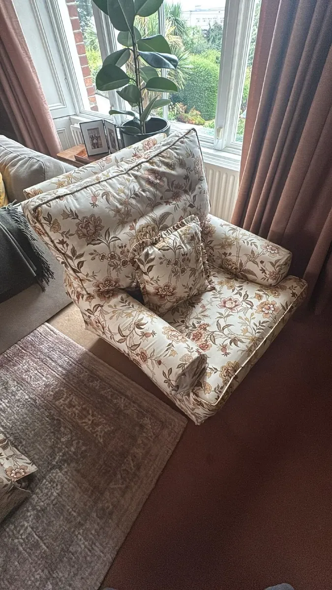 3 Piece Sofa Set & Matching Foot Rest - Image 1