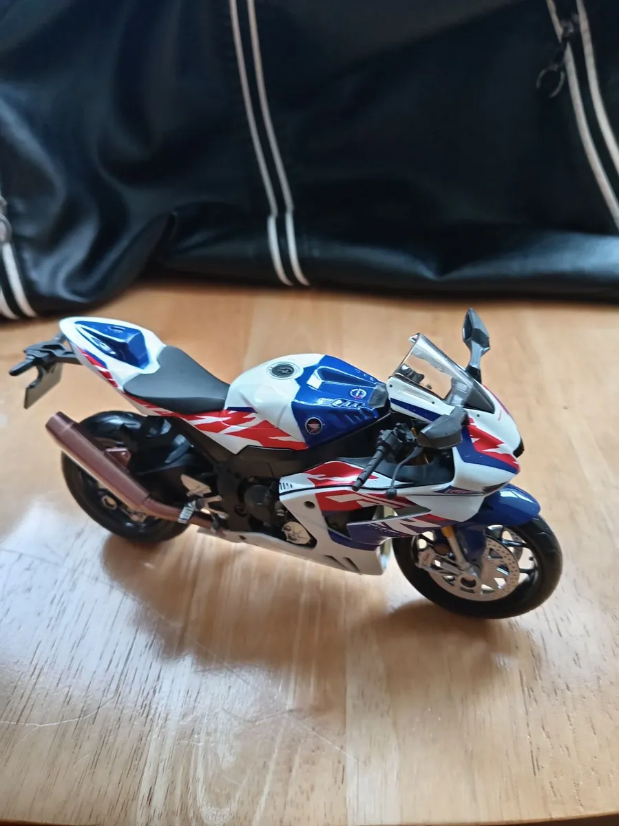 Honda cbr1000r 1:12 scale model brand new. - Image 2