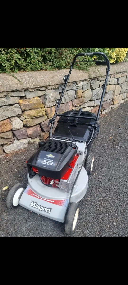 Lawnmower, Commercial Grade. - Image 1