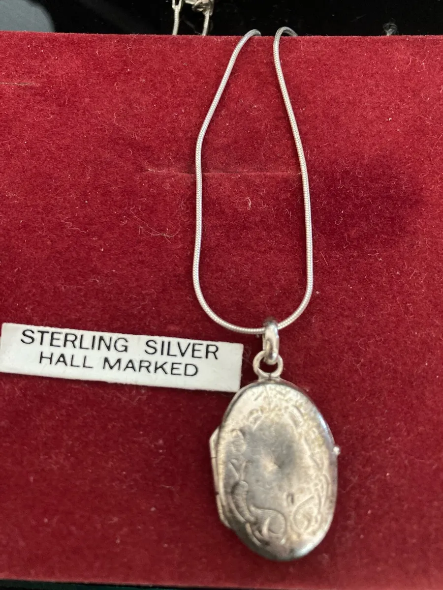 Sterling Silver locket and chain vintage - Image 1