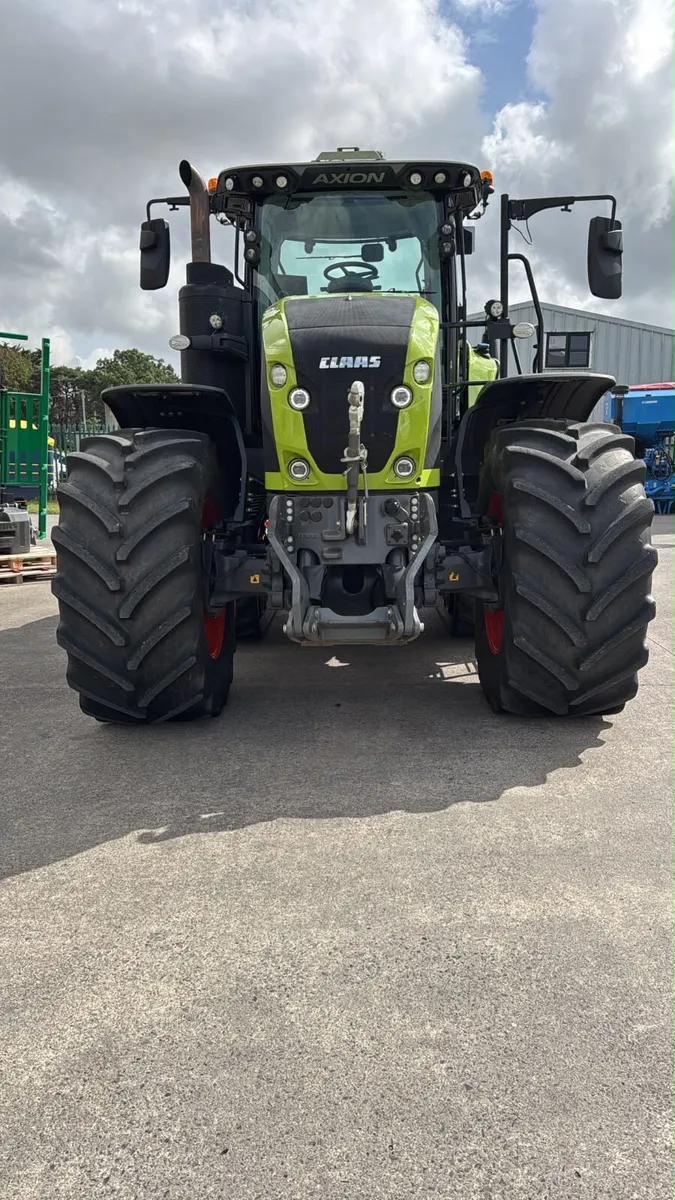 CLAAS AXION 960TT - Image 2