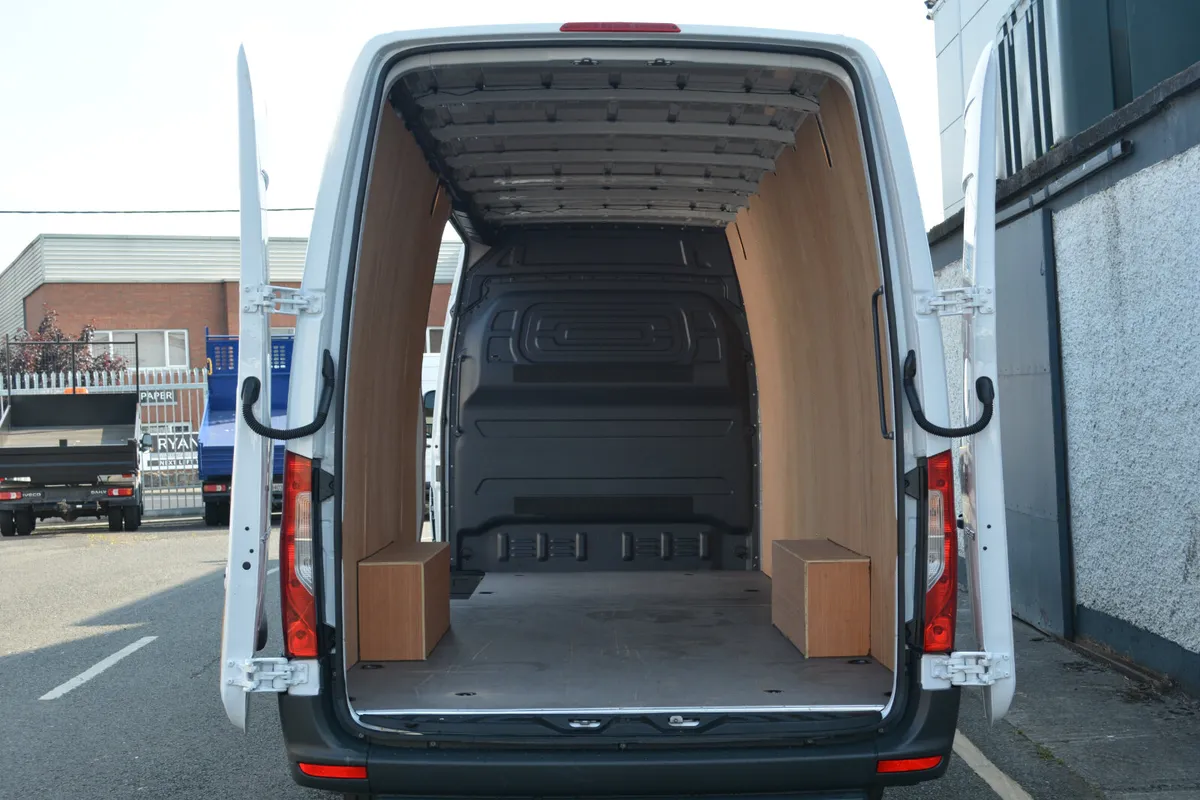 Mercedes-Benz Sprinter long wheelbase - Image 4