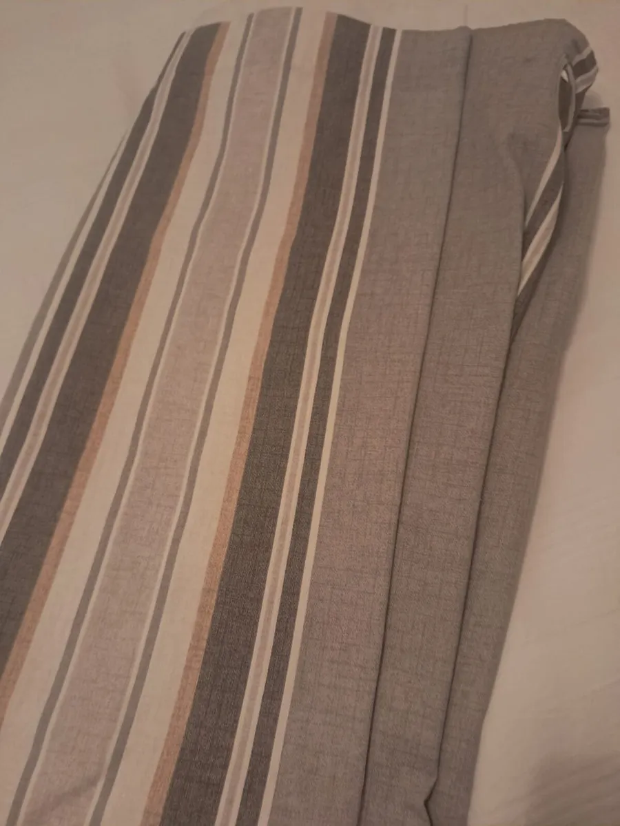 Curtains - Image 2