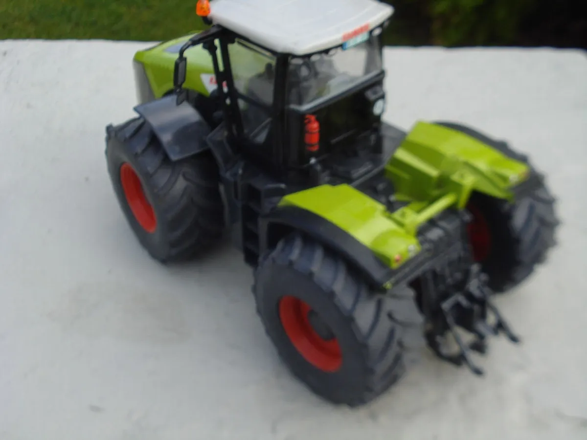 SIKU JOHN DEERE CLAAS 5000 XERION MODELS. 1/32 . - Image 3