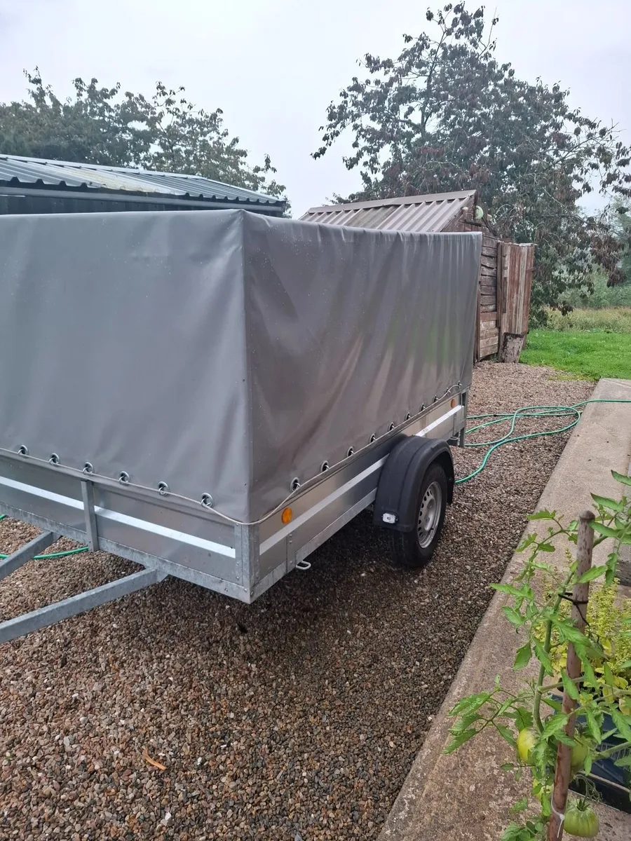 Trailer with cover - Image 2