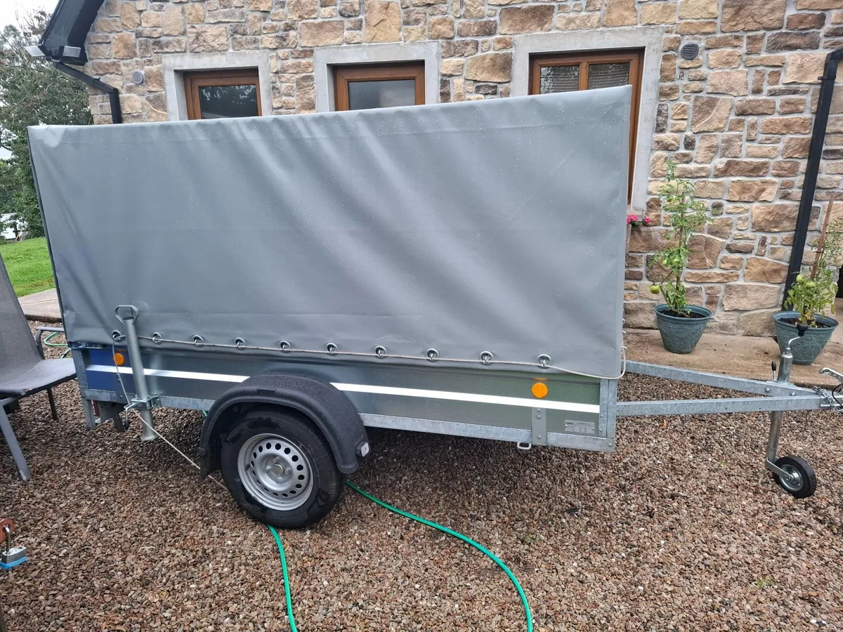 Trailer with cover - Image 4