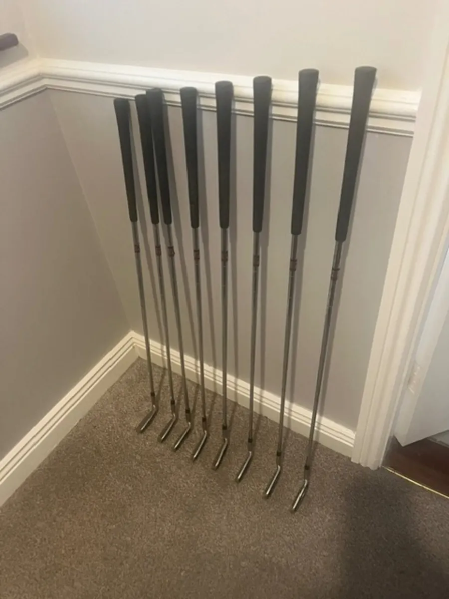 Set of L/H golf irons Wilson in mint condition - Image 1