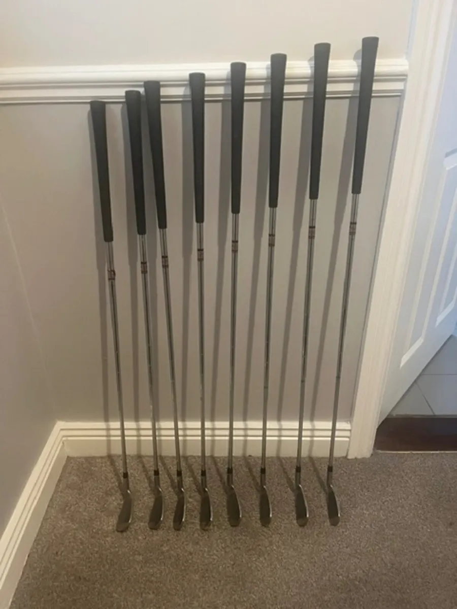 Set of L/H golf irons Wilson in mint condition - Image 2