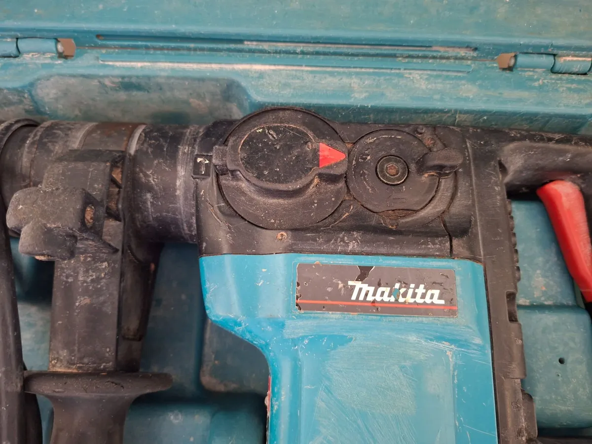 Makita HR3000c Sds+ 3 Mode 240v - Image 2