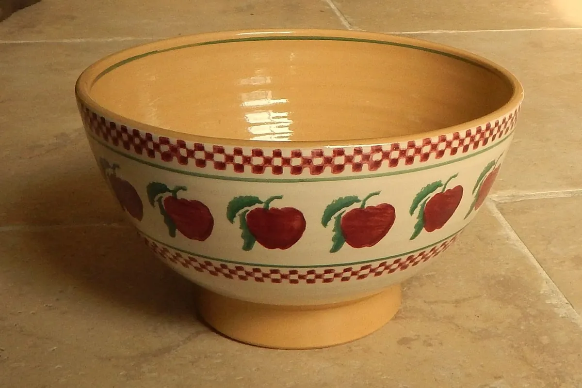 Nicholas Mosse Pottery Apple Design Bowl - Image 1
