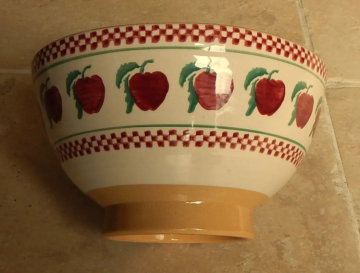 Nicholas Mosse Pottery Apple Design Bowl - Image 3