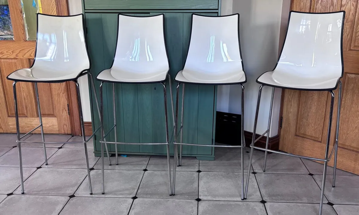 Set of 4 x S-cab Italian high chairs - Image 1