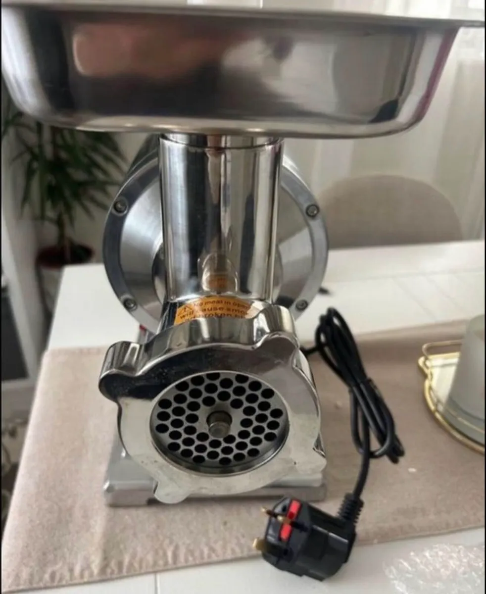 NEW NEW 17kg Heavy duty 220v Meat grinder 1100w - Image 1