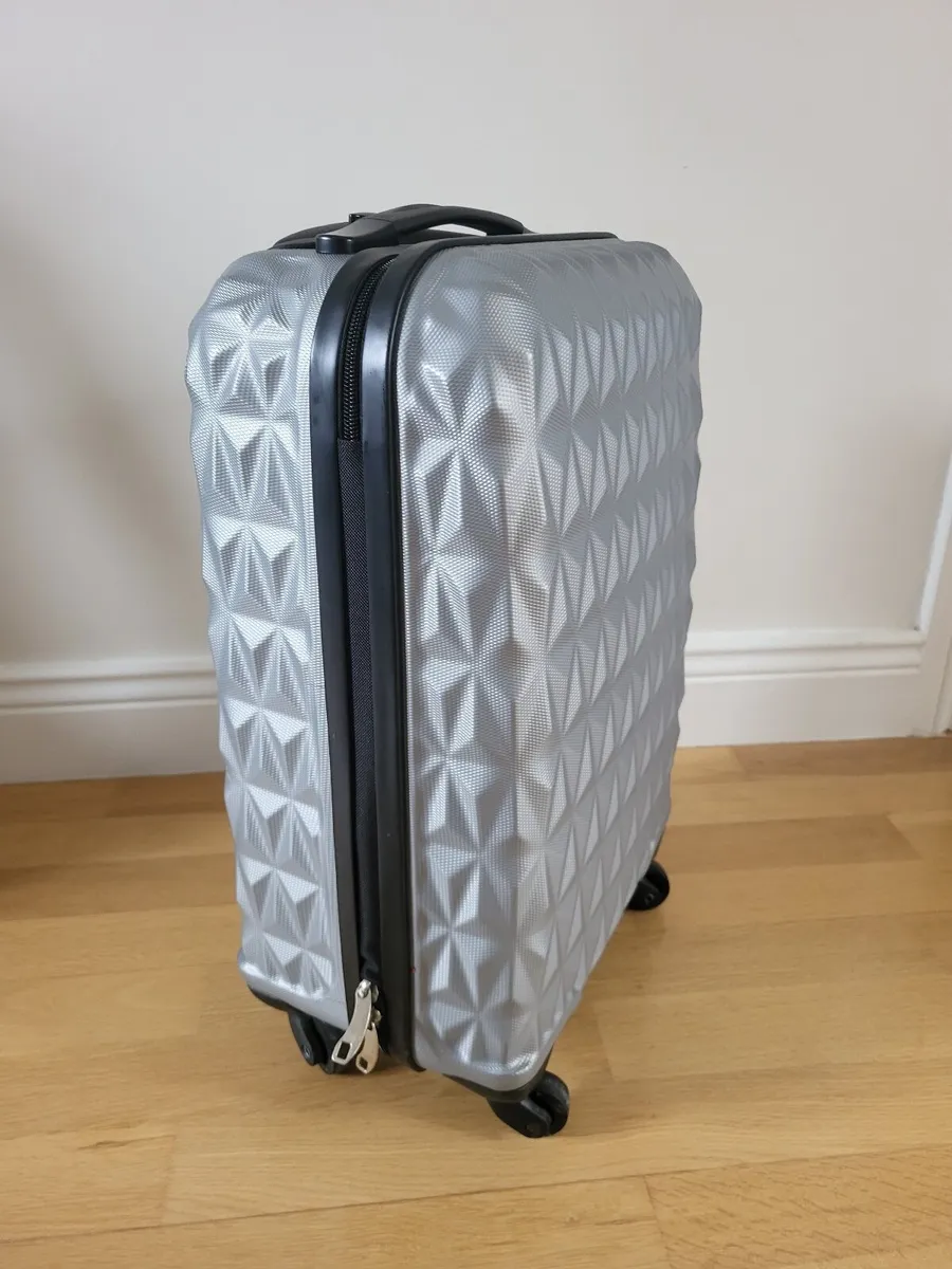 Suitcase_carry on - Image 3