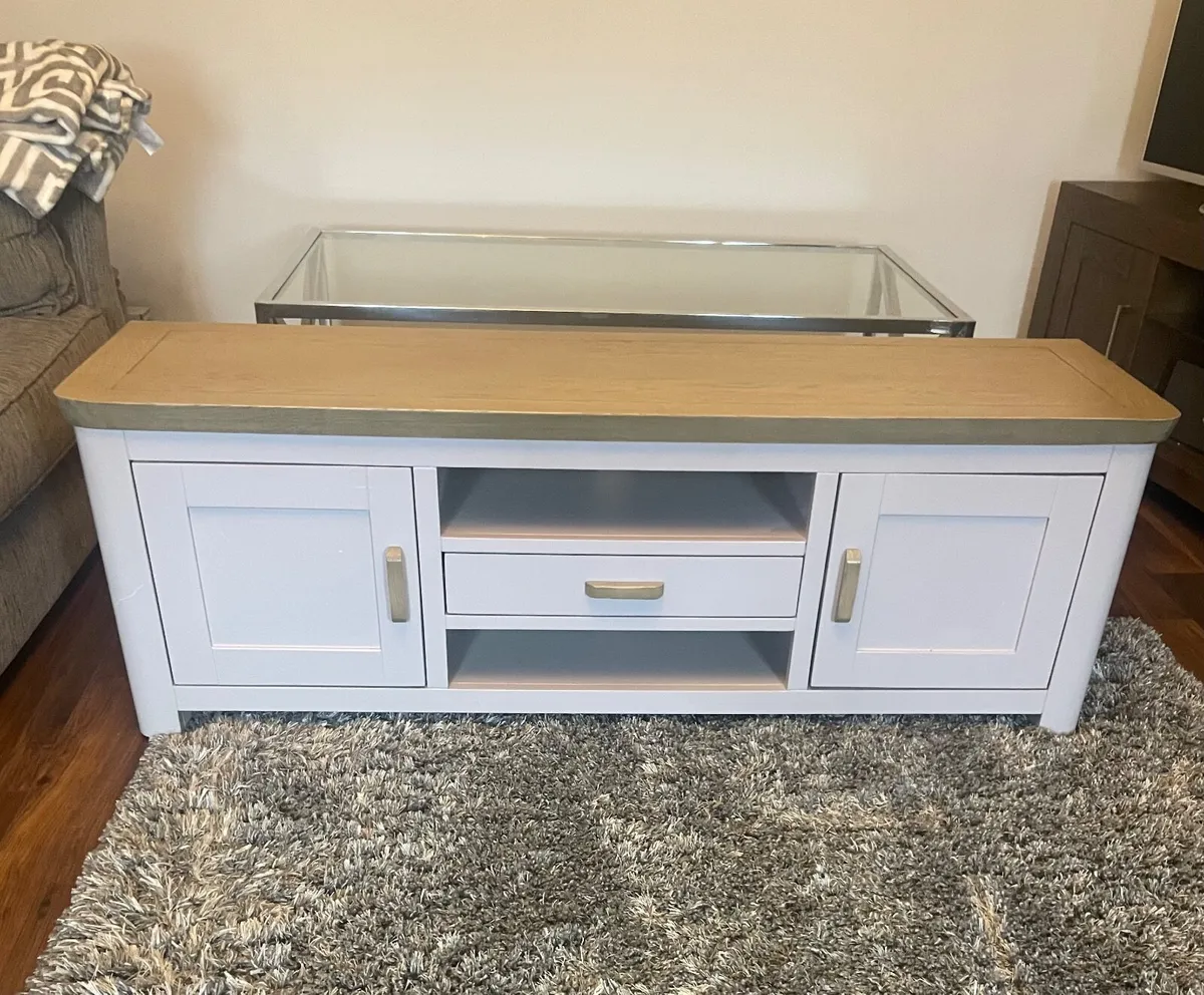 Tv unit & sitting room Glass table - Image 1