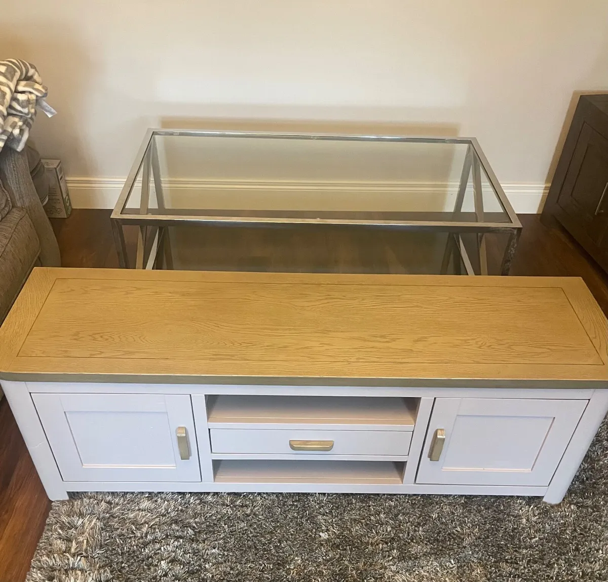 Tv unit & sitting room Glass table - Image 2