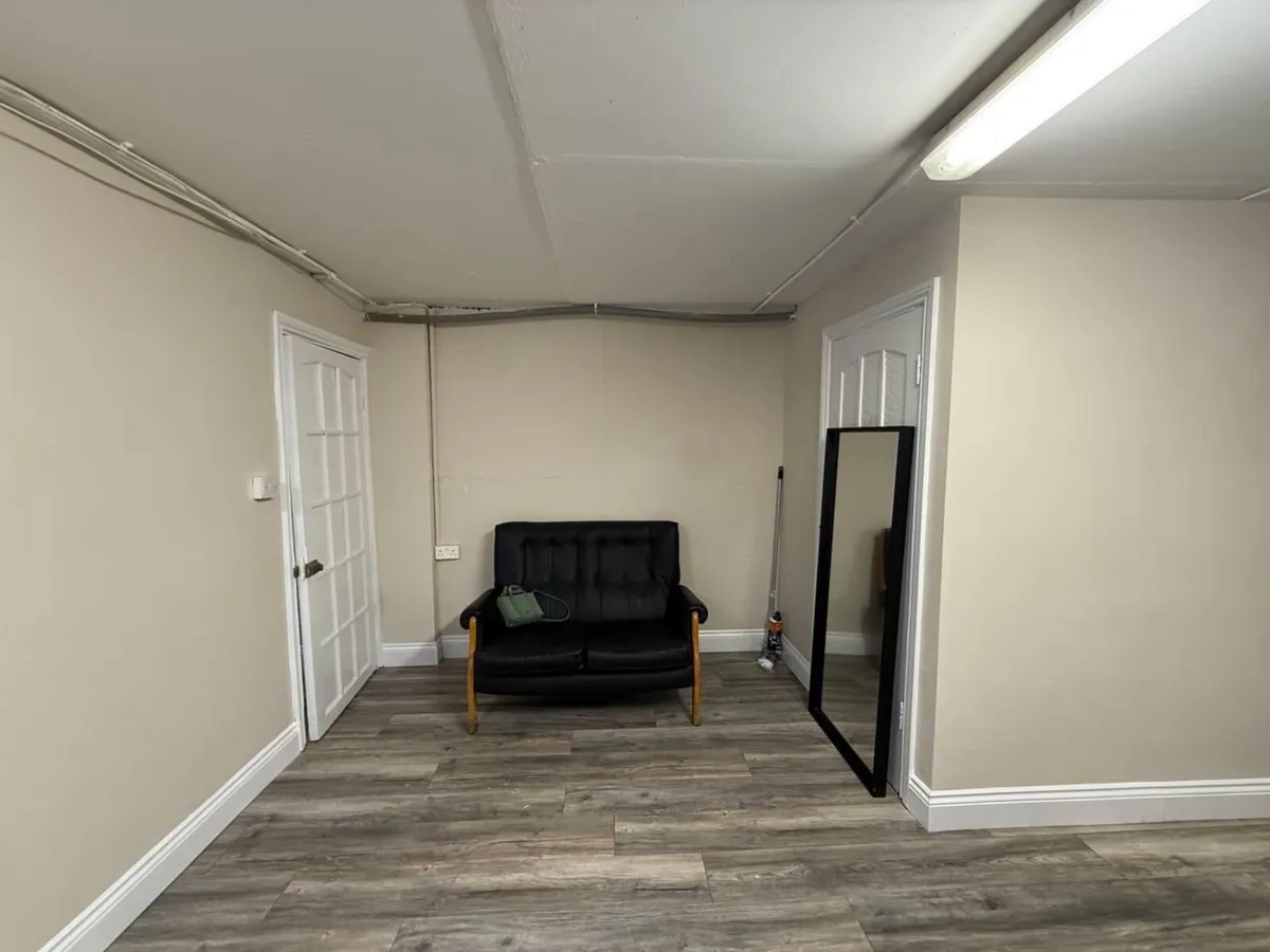 Beauty Room / Workspace for Rent – Dublin 1 - Image 3