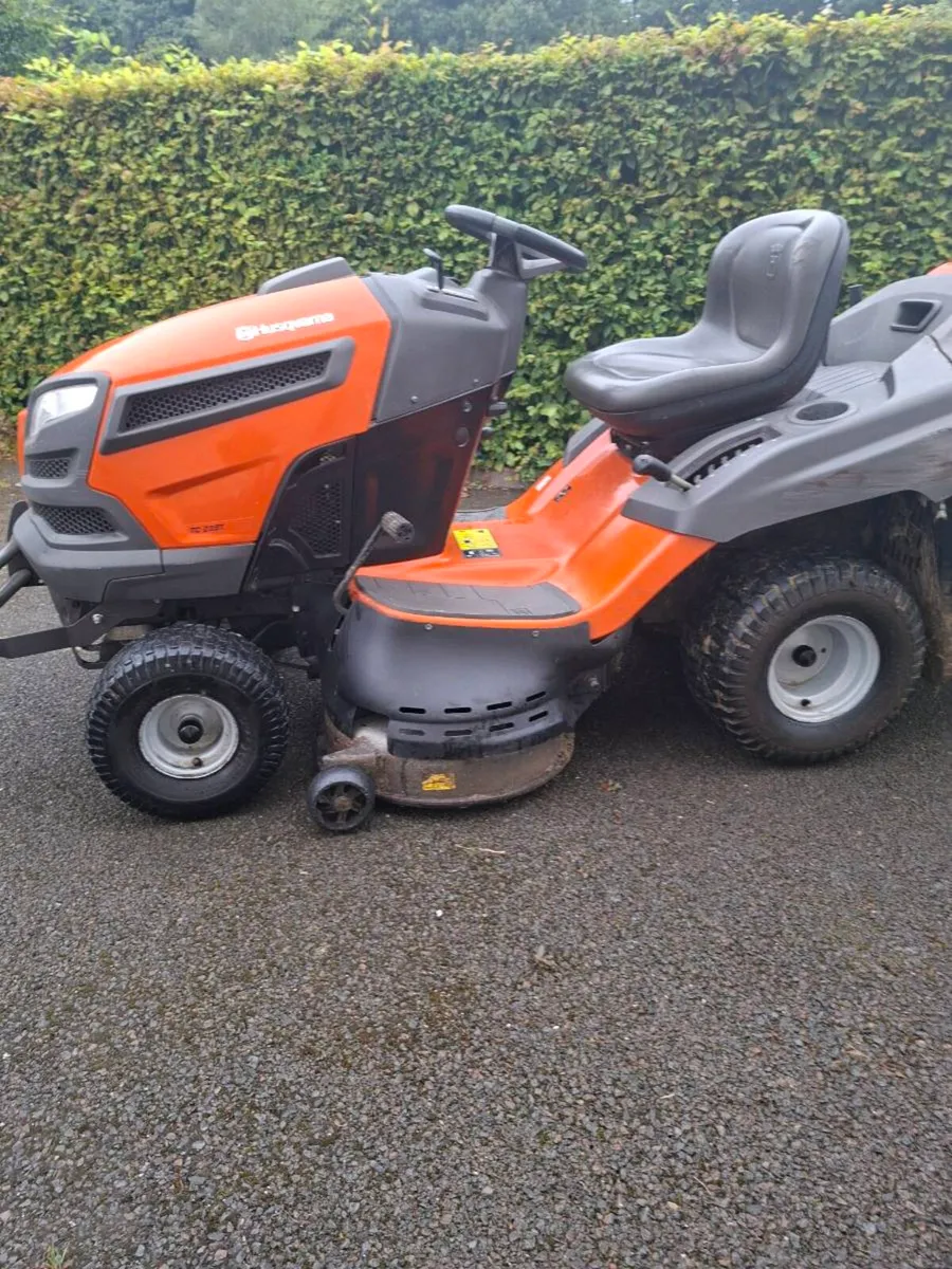 Husqvarna TC239t ride on mower - Image 3