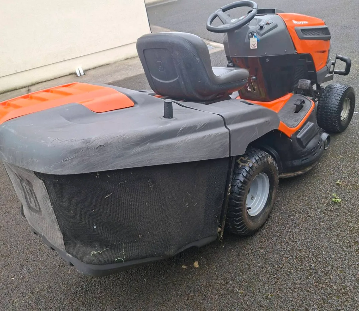 Husqvarna TC239t ride on mower - Image 4