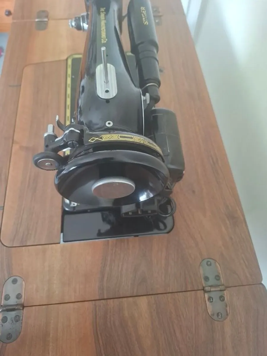 Vintage Singer Sewing Machine - Image 3