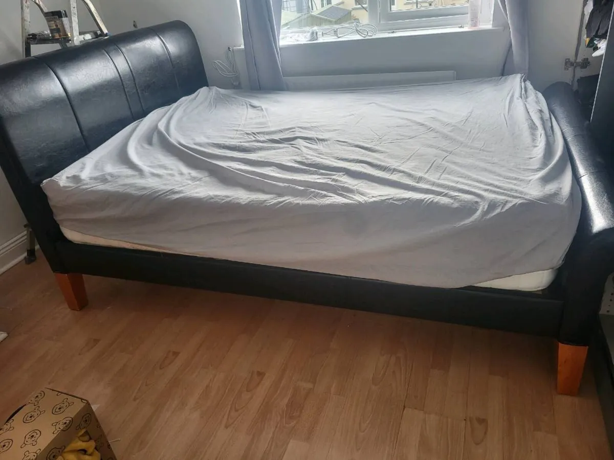 Double bed - Image 2