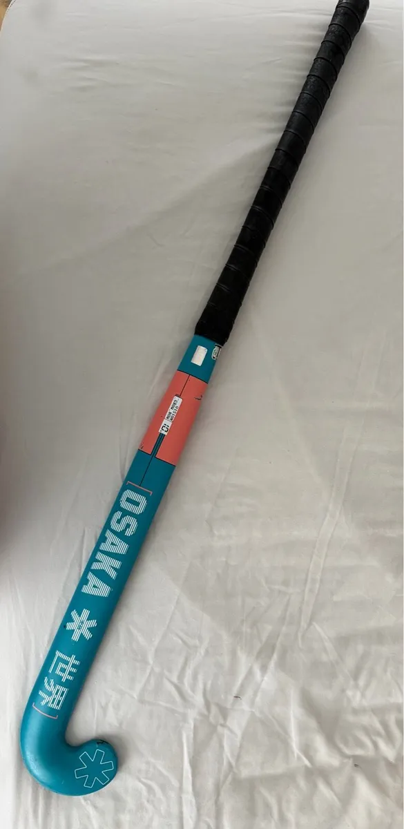 Osaka hockey stick and shin pads - Image 3