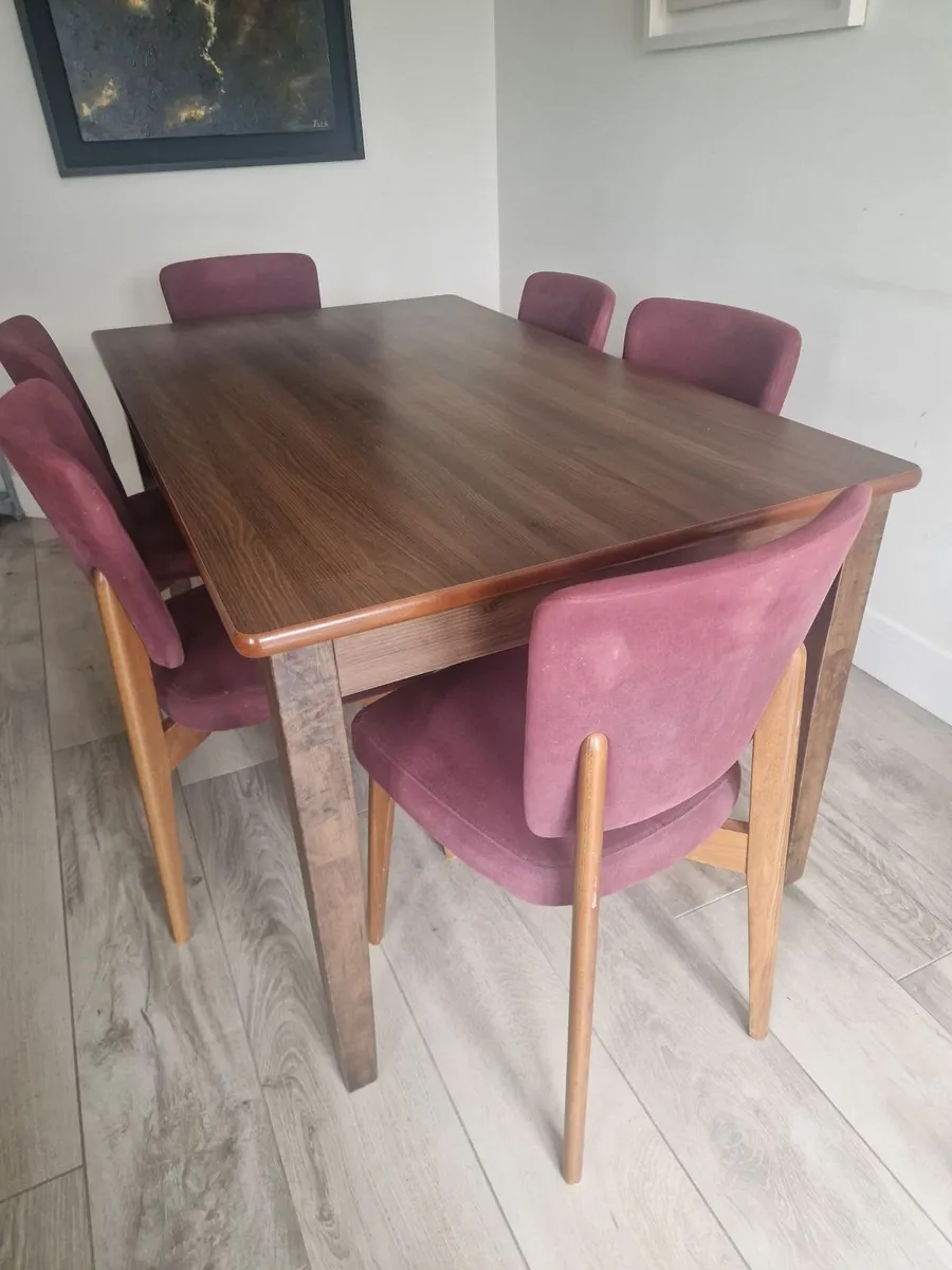 Table and Chairs - Image 4