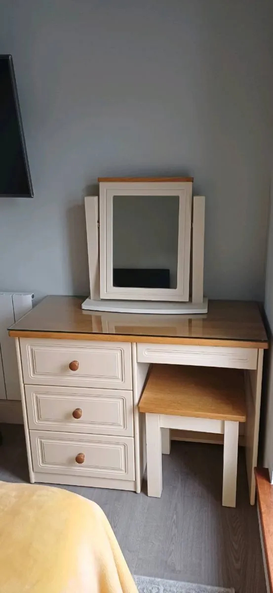 Bedroom Furniture Set - Image 4