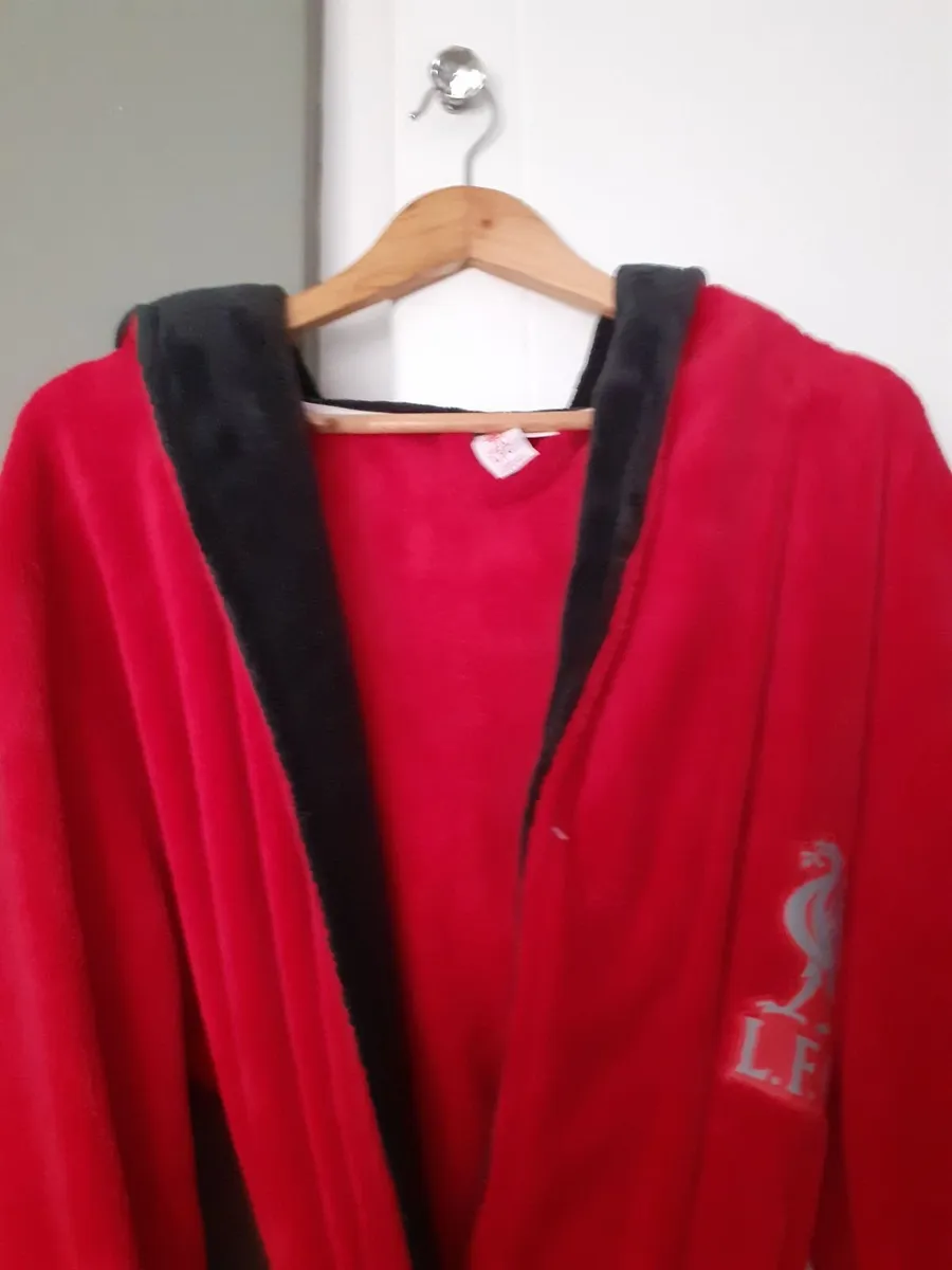 Childrens LFC bathrobe - Image 1