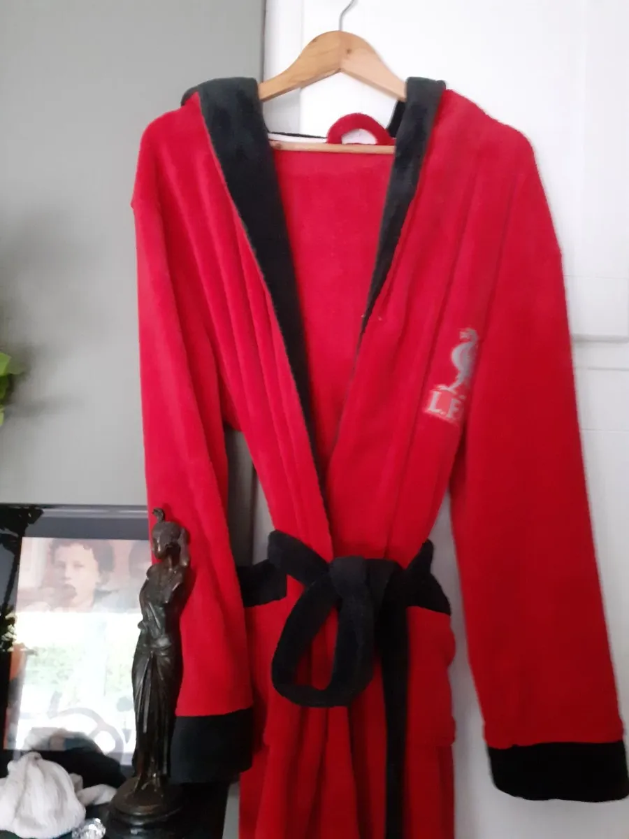 Childrens LFC bathrobe - Image 3