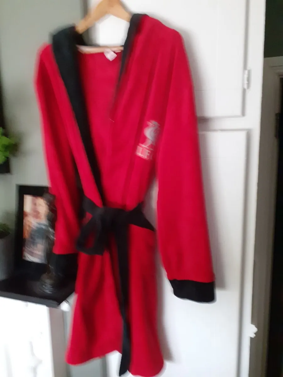 Childrens LFC bathrobe - Image 4