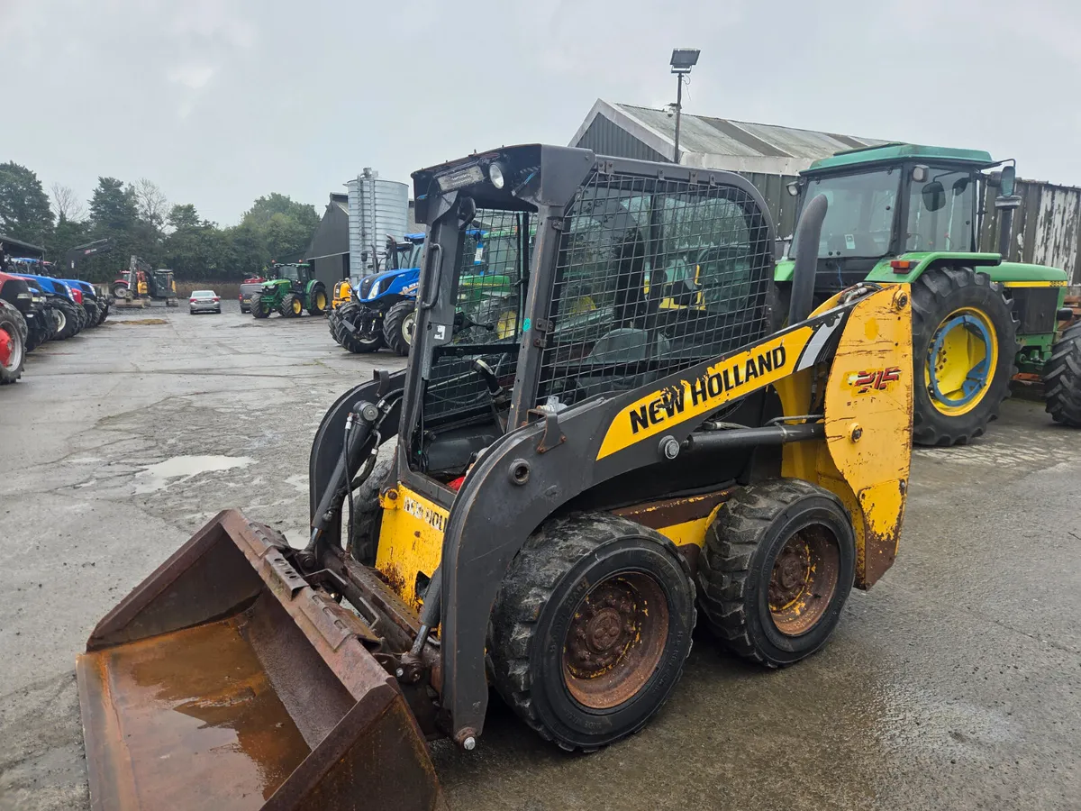New Holland 215 - Image 4
