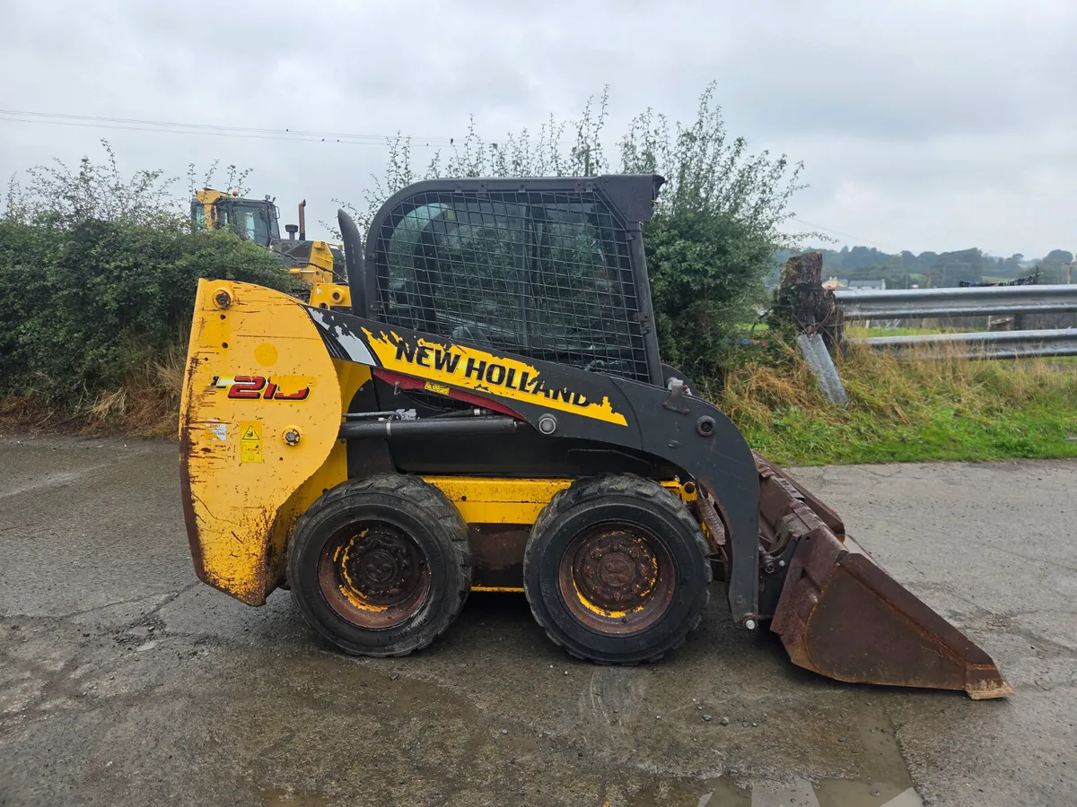 New Holland 215 - Image 1